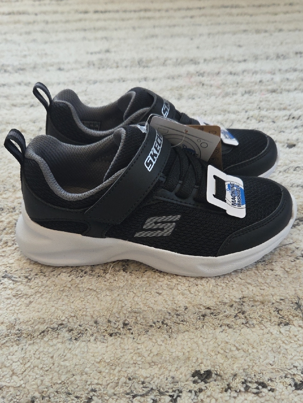 Skechers Youth Sneakers Size 12 New In Box